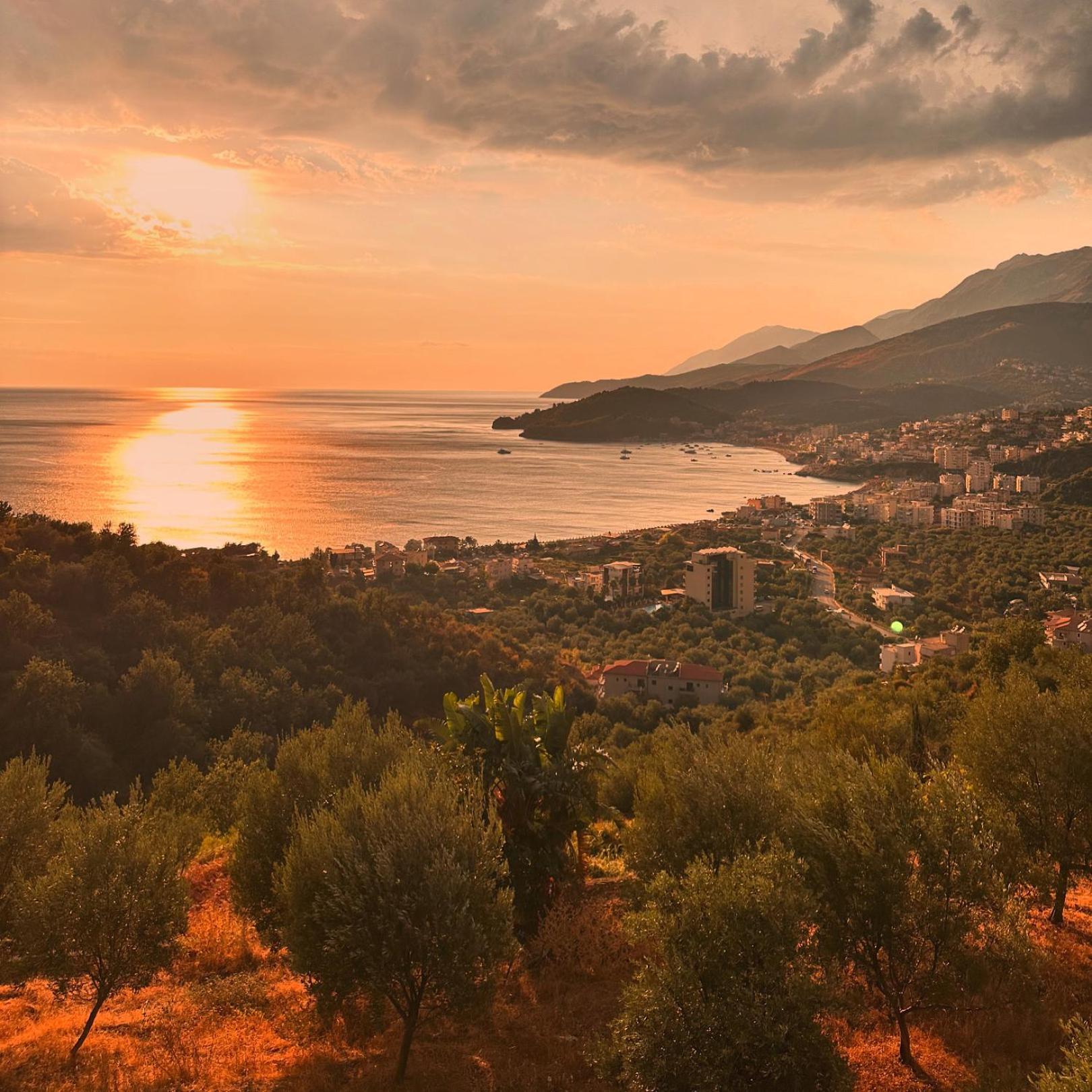 Belvedere Hotel & Suites Himare Esterno foto