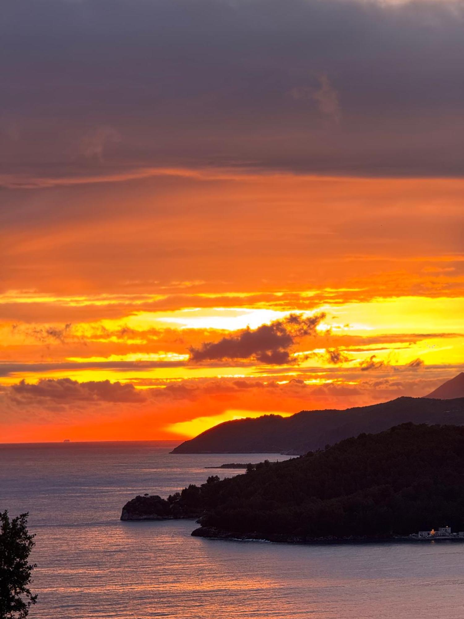 Belvedere Hotel & Suites Himare Esterno foto